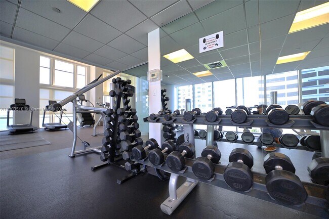 Building Photo - 2020 N Bayshore Dr
