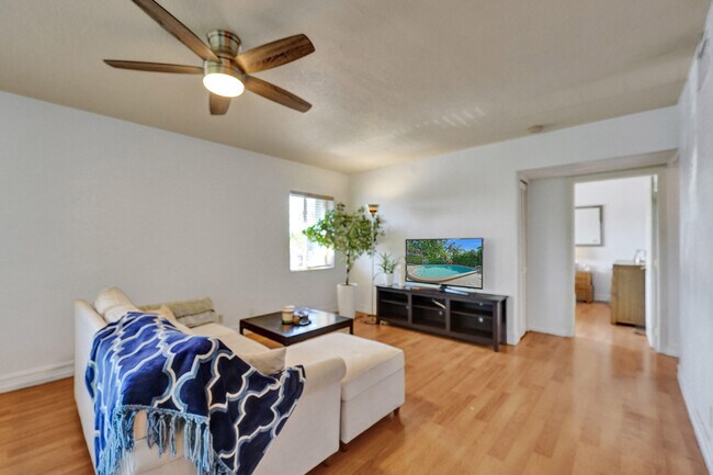 Building Photo - 1423 Holly Heights Dr
