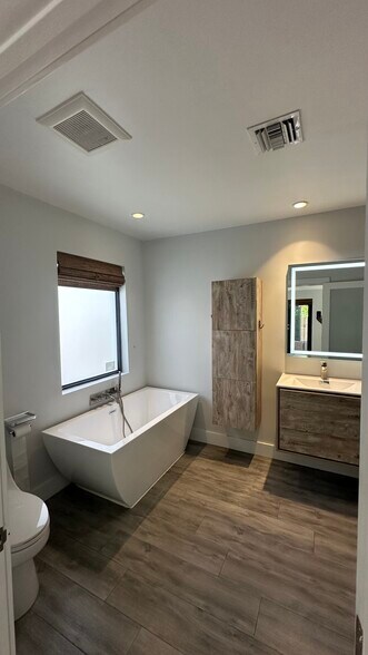 Building Photo - 11015 Tanya St