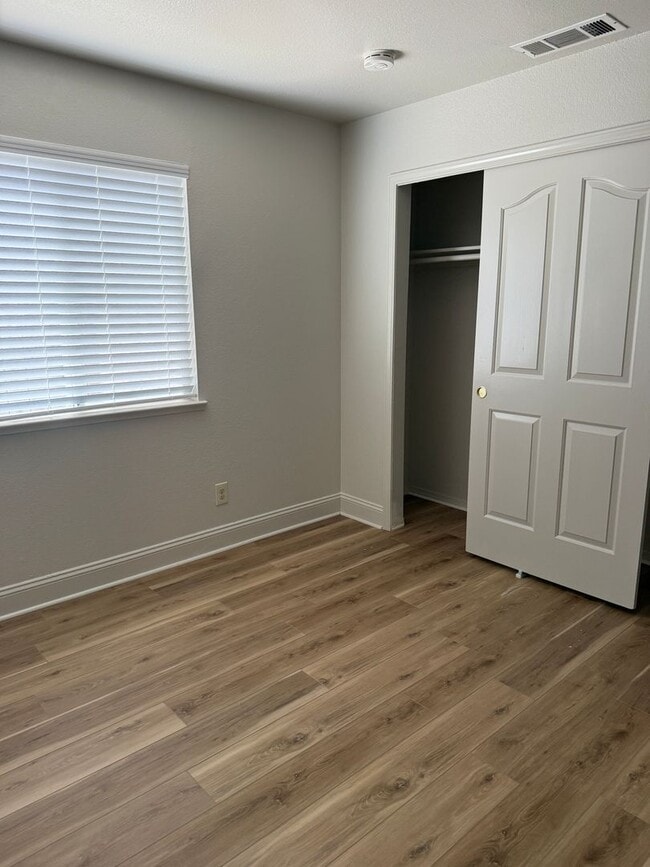 Building Photo - Prime Location 3 Bed 2 Bath Updated Home!