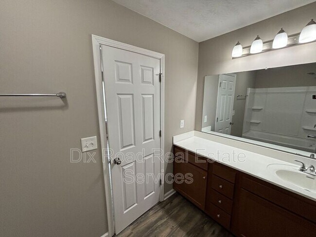 Building Photo - 209 Wexford Dr