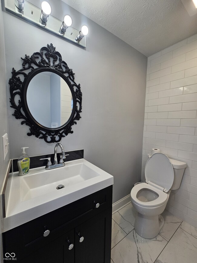 Building Photo - 335 W 4th St