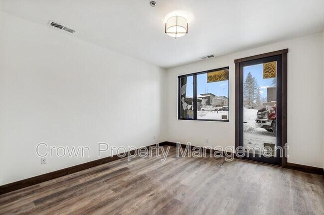Building Photo - 317 Akers Ln