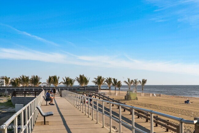 Building Photo - 11 Lakeside Ave