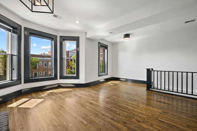 Building Photo - 3513 N Sheffield Ave