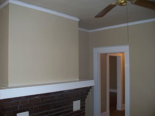 Building Photo - 2526 Yale Ave