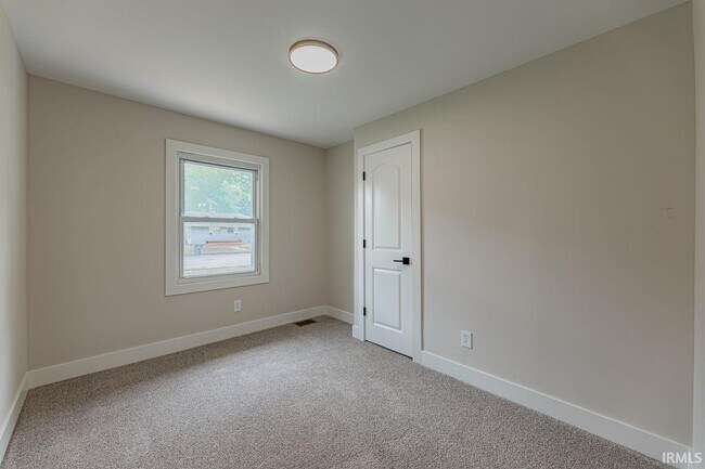 Building Photo - 1628 E Blackford Ave