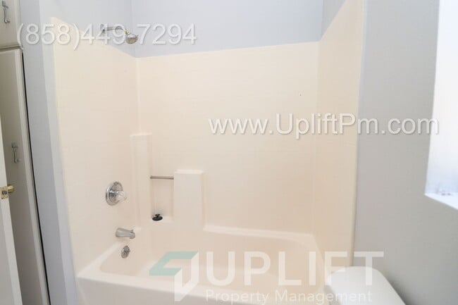 Building Photo - Casita Way (4025)