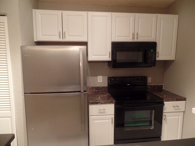 Building Photo - 2871 N Oakland Forest Dr
