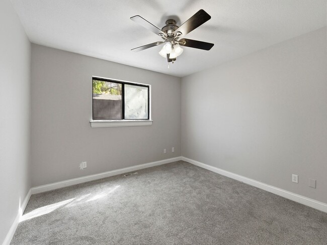 Building Photo - Beautiful Home in Central Fort Collins Location!