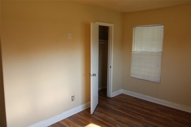 Building Photo - 10601 Murr Way