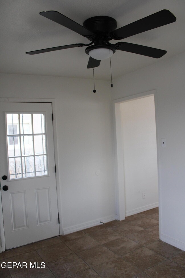 Building Photo - 5656 Sun Valley Dr