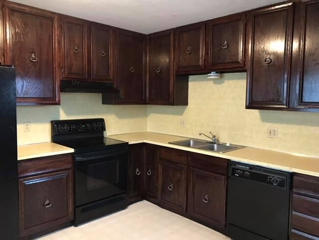 Building Photo - Spacious  House with Detached Garage & Finished Basement