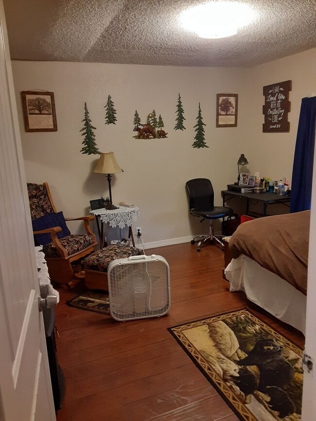 Building Photo - 3 Bedroom 2 Bath in Cortez