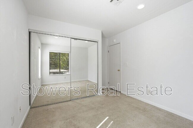 Building Photo - 7102 Cross Creek Cir