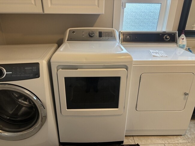 Building Photo - Modesto 2 Bedroom 2 Bath Bungalow