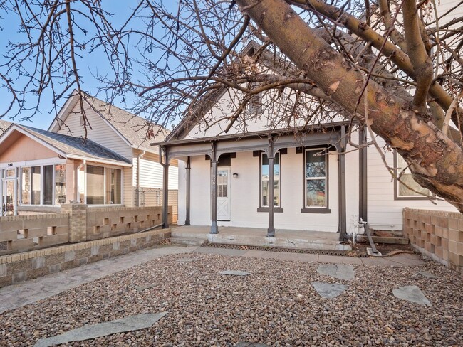 Building Photo - Updated 2 Bed, 1 Bath House - Santa Fe Art...