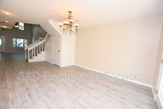 Building Photo - 637 Victoria Square Ln