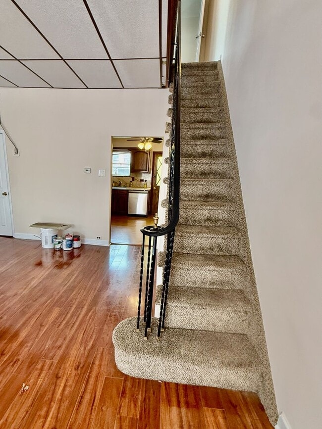Building Photo - Spacious 3 BR / 1 BA HOUSE in Great South Philly location w/ Hardwood Flooring-Nice Kitchen-Washe...