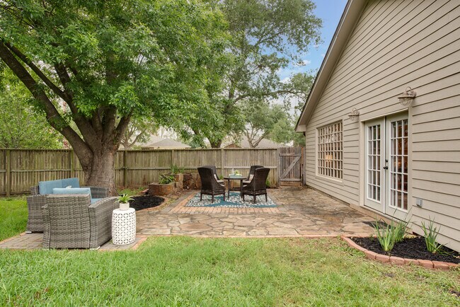 Building Photo - 20415 Linden Tree Dr