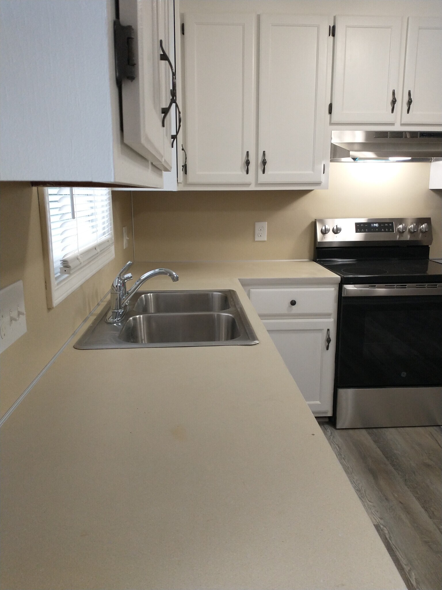 Kitchen - 607 N 1st St
