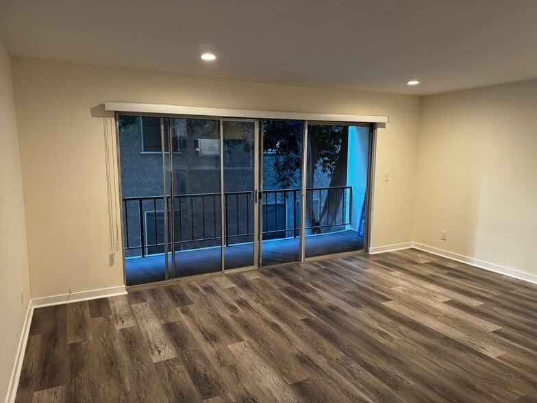 Living room - 280 Molino Ave