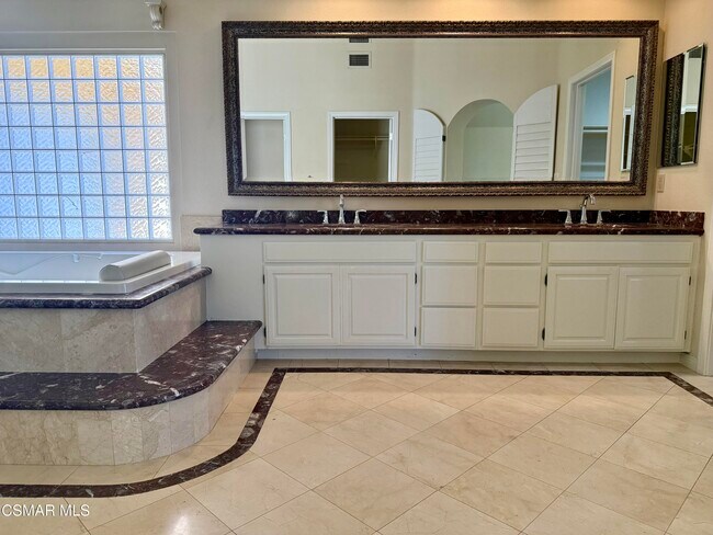 Building Photo - 1922 Golden Sky Cir