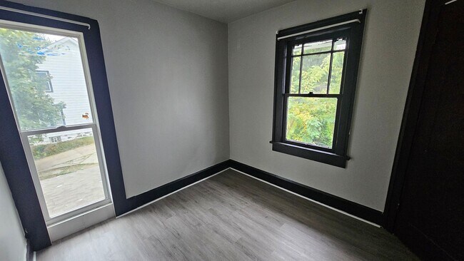 Building Photo - 52-56-56 Rowland Ave