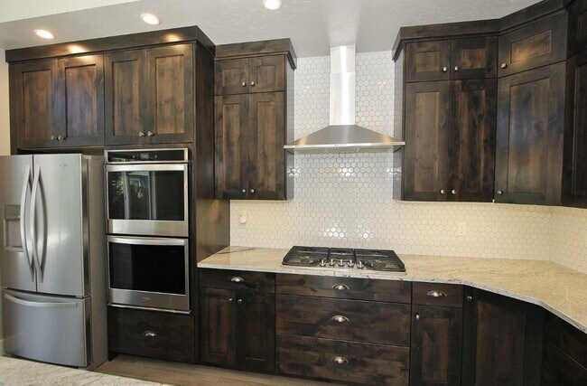 Building Photo - Alluring Beach-Style Home Nestled in SE Boise