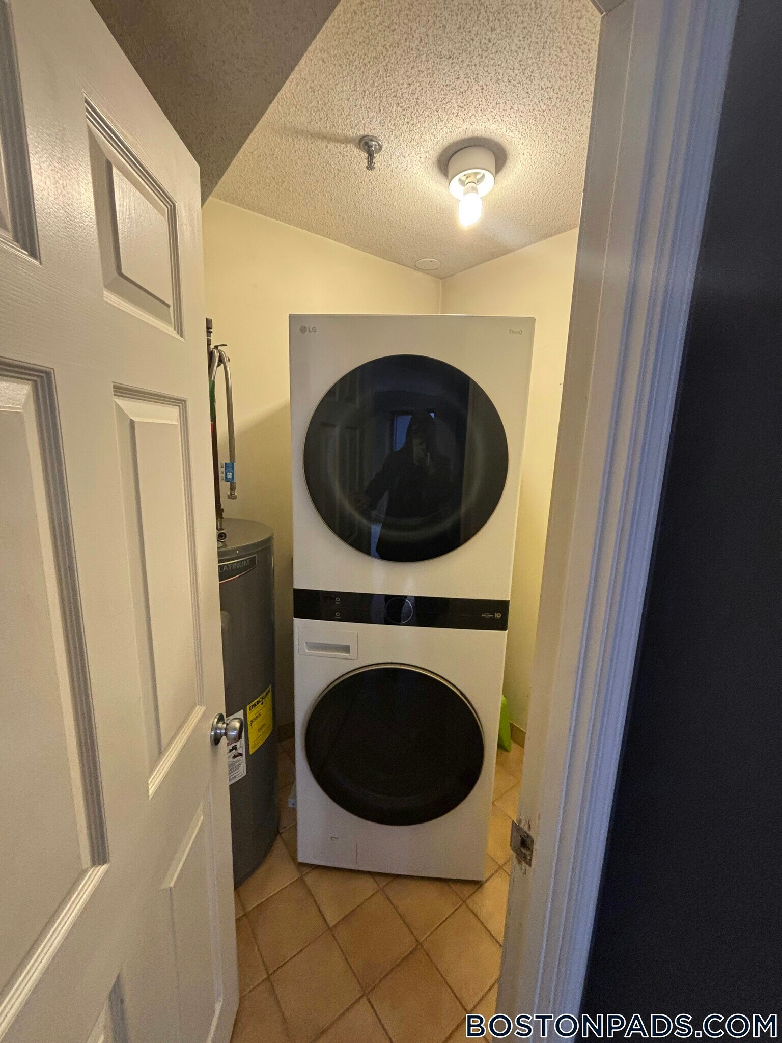 Building Photo - 147 Kelton St