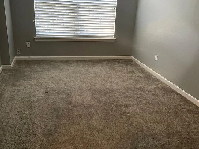 Building Photo - 2201 Raven Rd