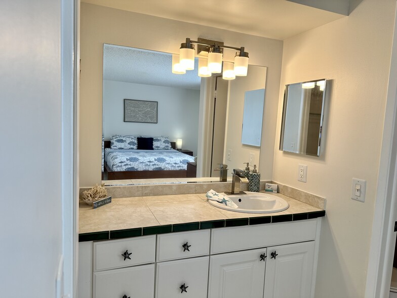 Vanity, Primary Bedroom - 500 Egret Cir