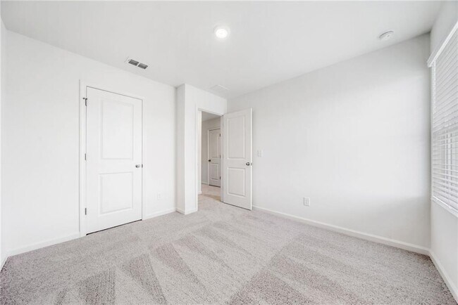 Building Photo - 102 Saginaw Ct