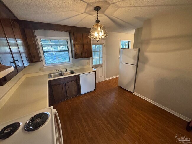 Building Photo - 6417 Kennington Cir