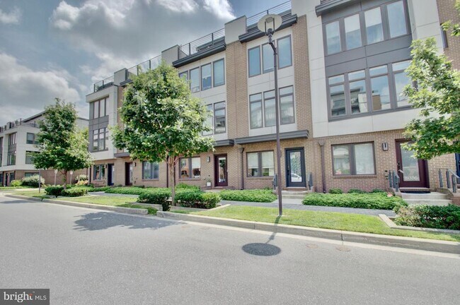 Building Photo - 8078 Tribeca St