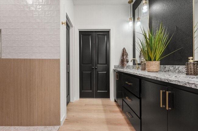 Building Photo - 1415 Farmhouse Ave