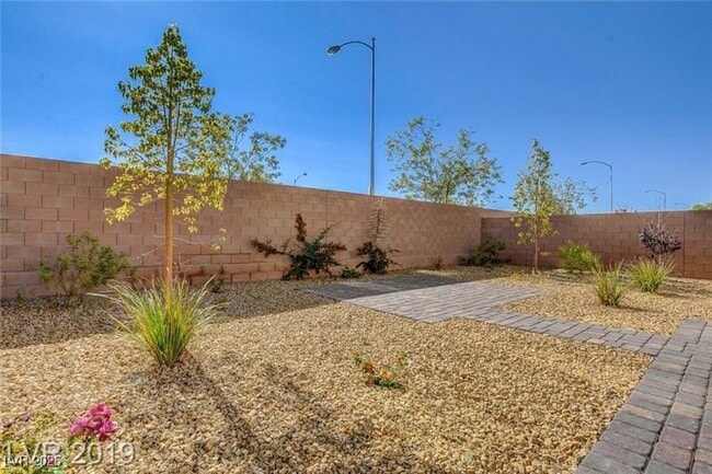 Building Photo - 8041 Ancient Oaks Ave