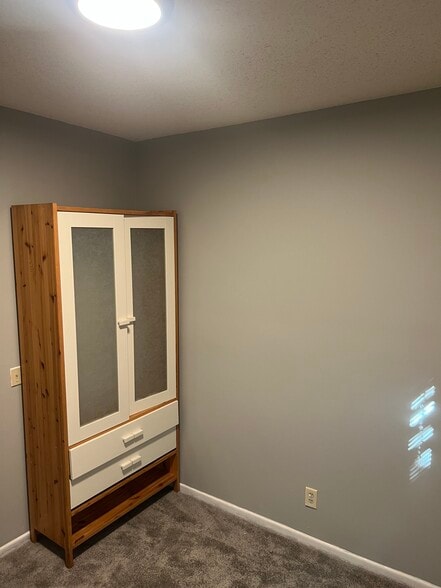 Building Photo - 4656 DuPont Ave N