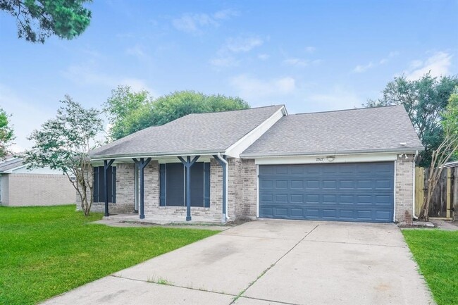 Building Photo - 17927 Lake Manor Dr