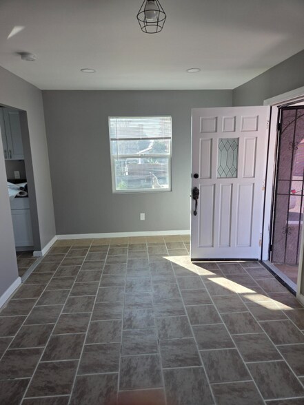 Building Photo - 4010-4014 Rockwood St