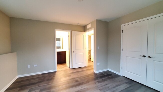 Building Photo - 3 Br/ 2 Ba Townhome, Dahlia Model