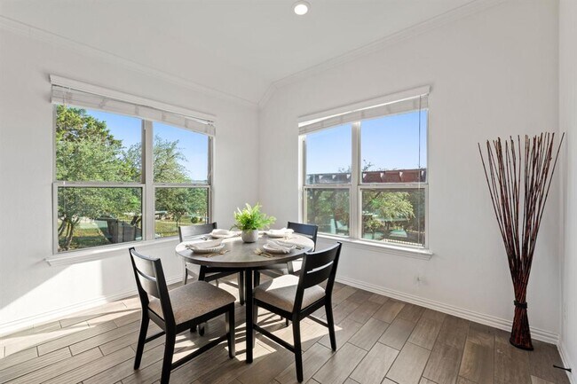 Building Photo - 4700 Topacio Dr