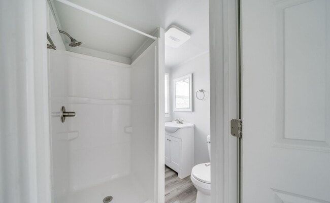 Building Photo - 396 S Hickory St