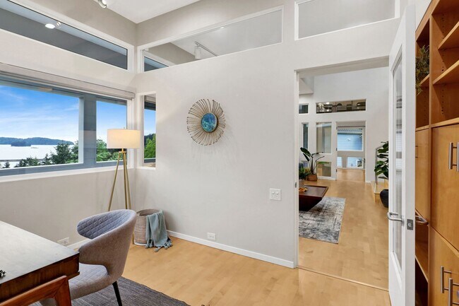 Building Photo - 213 Sea Pines Ln