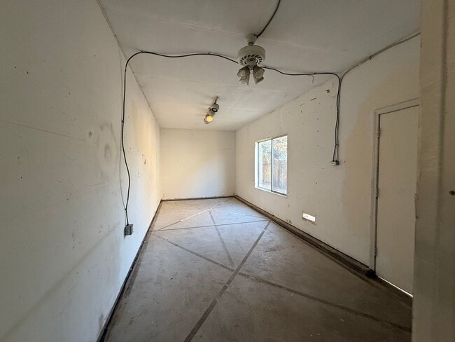 Building Photo - 4-bedroom two story home in Sylvan School ...