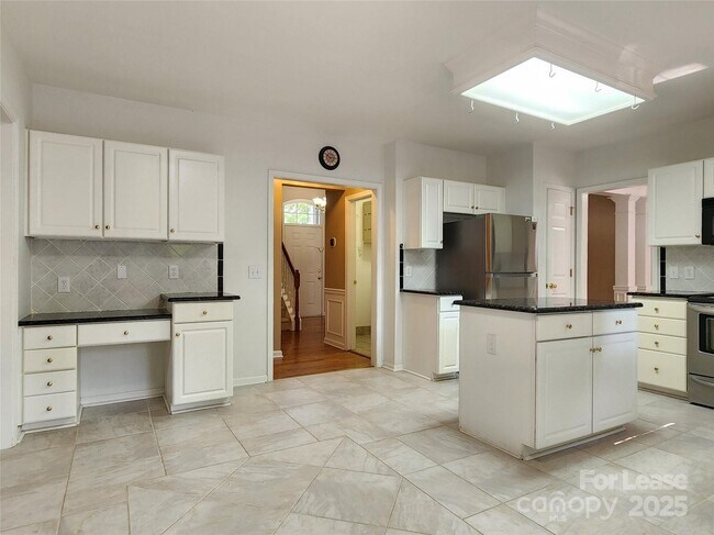 Building Photo - 7533 Lady Bank Dr