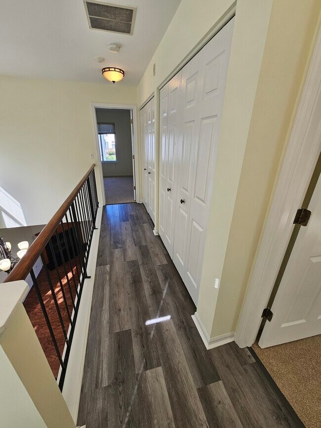 Building Photo - 1135 Vail Ct