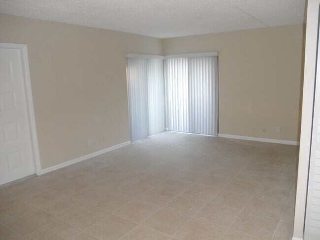 Building Photo - Fairview Villas