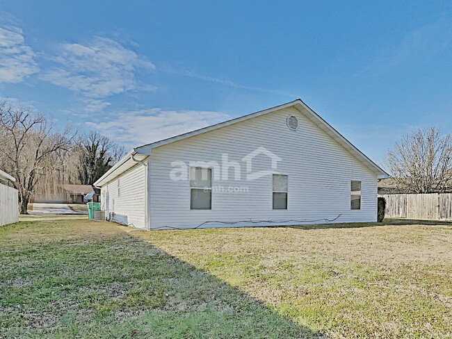 Building Photo - 2524 Cinema Dr