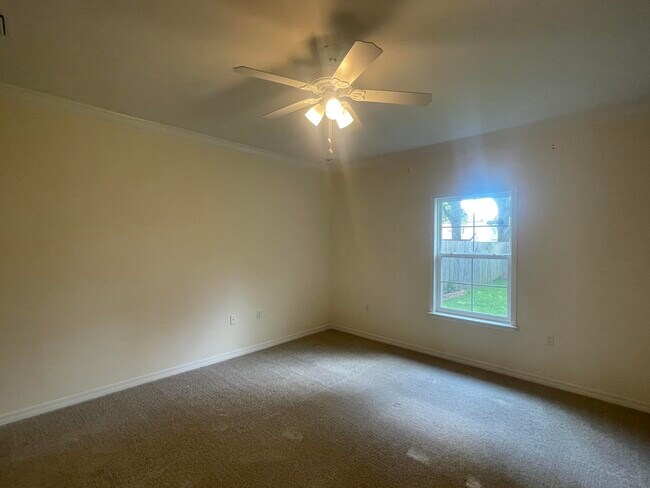 Building Photo - 1578 Hickory St